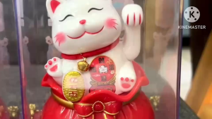 แมวกวัก  นั่งบน ถุงทอง มั่งคั่ง เสริมโชคลาภการเงิน ทำงานด้วยพลังงานแสง (Solar Cell)เสริมฮวงจุ้ย ประดับ ตกแต่ง โชคลาภ เงินทอง ความมั่งคั่ง ความเฮง ความเจริญรุ่งเรือง