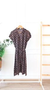 Batik Dress Midi Kantor: Pilihan Modis dan Elegan
