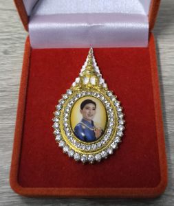ล็อกเก็ต เข็มกลัด จี้ห้อยคอ พระบรมฉายาลักษณ์ พระองค์ภา (พร้อมกล่อง)!!! สินค้าสวยงาม คมชัด สินค้าพร้อมส่ง ทางร้านส่งสินค้าทุกวันครับ