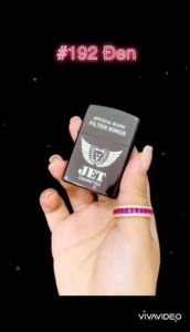 HỘP QUẸT BẬT LỬA ZIP-PO TRƠN BÓNG KHẮC HÌNH LOGO DẬP NỔI ( CÓ MỘC ĐÁY) MÃU BẠC