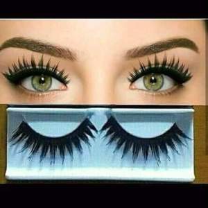 Bulu mata G12 medium (12mm ) 1 pasangBulu mata 3d lentik tebal panjang lusinan murah | 3d tebal | bulu mata eyelash lentik | others | bulu mata 1 box | bulumata lusinan 12 murah | bulu mata eyelash lentik natural