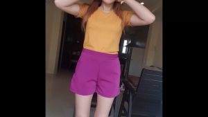 เสื้อยืดผู้หญิง เสื้อคอวี มีหลายสีให้เลือก มีกระเป๋าหน้า