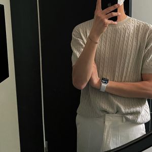 ผู้ชายถักเสื้อยืดแขนสั้นสไตล์ฤดูร้อนเกาหลีหลวม Fit รอบคอเสื้อชุดชั้นในสําหรับวัยรุ่น