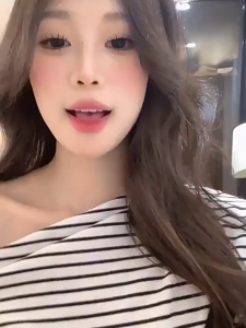 Korean Style Off Shoulder Top Short Sleeve Striped T-shirt for Women Slim Fit Casual T-shirt