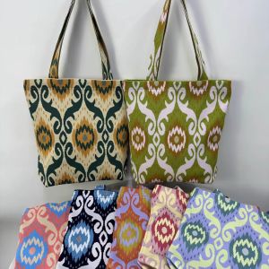 Large Capacity Bucket Shape Knitted Handbag with Zipper Ethnic Style Single Shoulder Bag Dries Geometric Pattern Polyester