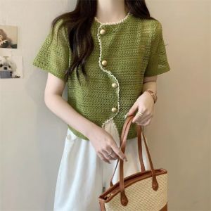 QKKshop สินค้าจัดส่งไวมาก 🚛💨 เสื้อผ้าสไตล์เกาหลีสำหรับสุภาพสตรี เสื้อผ้าแฟชั่นสำหรับสาวยุค 2023 ‼️ เสื้อแฟชั่นคอกลมแขนสั้นกระดุมหน้า เนื้อผ้าดีใส่สบายระบายอากาศได้ดี ราคาโปรโมชั่นขนาดนี้ห้ามพลาด 🧾⚡️
