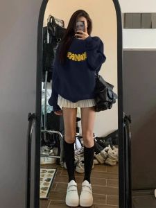 เสื้อสเวตเตอร์คอกลมสไตล์ย้อนยุคอเมริกันสำหรับผู้หญิง ฤดูใบไม้ผลิและฤดูใบไม้ร่วง ทรงหลวม บาง ปกโปโล แขนยาว ปกโปโล แฟชั่นฤดูใบไม้ผลิ