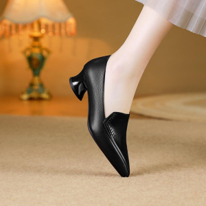 รองเท้าส้นแบนหัวแหลมหนังแท้สำหรับผู้หญิง ทรงสวมสบาย สไตล์ลำลอง ฤดูใบไม้ผลิและฤดูใบไม้ร่วง รองเท้าส้นเตี้ยแบบอเนกประสงค์ รองเท้าส้นแบนสำหรับผู้หญิง