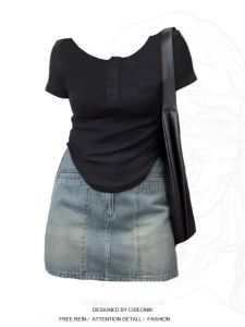 ชุดเสื้อยืดแขนสั้นสีดำลำลองและกระโปรงสั้นเอวสูงทรงเข้ารูปสำหรับผู้หญิงไซส์ใหญ่ ชุดแฟชั่นฤดูร้อน 2023