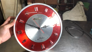 Đồng hồ treo tường Transistor Sunchang đỏ Nhật cũ chạy chuẩn
