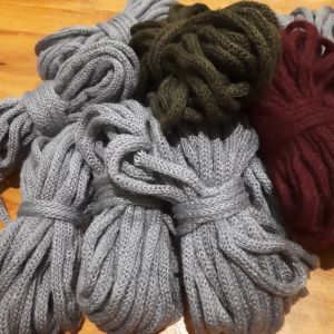 เชือกไหมพรม 8 มิล เส้นกลม รอบ 10 เมตร สำหรับการใช้งานประกอบงานผ้าต่างๆ เชือกผูก สายรัดหมวก หรืองานประดิษฐ์อื่นๆ เส้นใยโพลี์