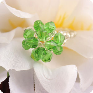แหวนคริสตัลทํามือขายในตลาดกลางคืน Street Stall Four Leaf Clover ดีไซน์ ทันสมัย สไตล์เกาหลี เครื่องประดับสําหรับผู้หญิง