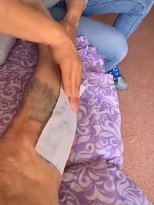 แท่งแว็กซ์ กำจัดขน 100g รักแร้ แขน ขา - สำหรับการกำจัดขนเป็นเราูปลูก