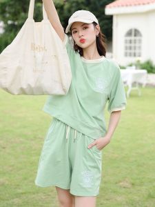 ชุดกีฬาผู้หญิงฤดูร้อน ชุดเสื้อยืดแขนสั้นคอกลมปักลายทรงหลวม กางเกงขาสั้นขากว้าง ชุดสองชิ้น แฟชั่นสปอร์ต สไตล์เรียบง่าย ใหม่ 2022