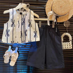 ชุด2ชิ้นสำหรับเด็กชุดชุดลำลองฤดูร้อนหมีผู้นำ3ถึง7ปีชุดเสื้อผ้าเด็กผู้หญิงทารกใหม่ชุดกางเกงขาบานลายทางเสื้อเด็กแขนกุดและน้ำเงิน