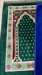 Sajadah Imam Besar Tebal Empuk Embos Print dan Polos 80x135cm Anti Slip