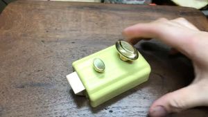 Ổ khóa cửa xưa thời bao cấp dùng tốt