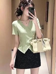 AIYITI | Áo Thun Ngắn Tay Độc Đáo Màu Xanh Lá Có Mô Hình V