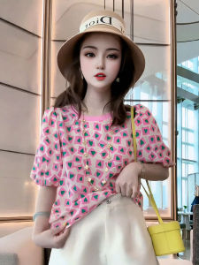 เสื้อยืดแขนสั้นผ้าชีฟองพิมพ์ลายแขนฟองสำหรับผู้หญิงในฤดูร้อนปี 2024 เสื้อคอตั้งสีชมพูสไตล์ลำลองที่สวมใส่ได้หลากหลาย