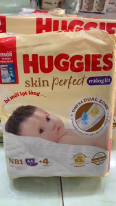 Tã miếng lót sơ sinh Huggies thấm hút nhanh giảm kích ứng da cho bé NB1 108+6 miếng và 64+4 miếng tã lót sơ sinh