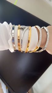 VÒNG TAY TITAN ĐÍNH ĐÁ SANG TRỌNG Vòng thời trang xinh cho các bạn gái