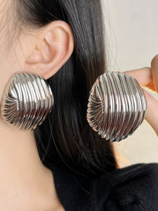 Unique Design Large Shell Earrings Metal Accessories Retro Style Womens Fashion Jewelry Elegant Geometry Pattern Ear Cuffs