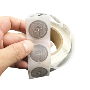 แท็ก NFC สติกเกอร์ RFID แบบกลมสำหรับแอนดรอยด์1024ไบต์ชิป RFID แท็ก F08 13.56MHz ใช้ได้กับบัตรล็อคอัจฉริยะสำหรับการควบคุมการเข้าถึง