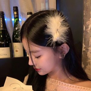 กิ๊บติดผมรูปผีเสื้อขนนกสไตล์ฤดูใบไม้ร่วง/ฤดูหนาว สำหรับผู้หญิง กิ๊บติดผมด้านข้างแบบหนา ตกแต่งด้วยขนนกและโบว์ผีเสื้อ ประดับผมแบบแฟชั่น