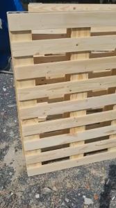 giường gỗ thông - Giường Pallet 4 tấm ghép lại thành một chiếc giường - nhận thiết kế theo yêu càu