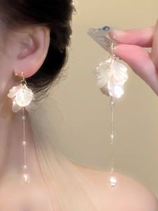 White Shell Tassel 925 Silver Earrings Womens Elegant Vacation Style No Piercing Mosquito Coil Ear Clip Fashion Jewelry