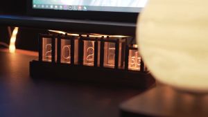 Đồng hồ led Nixie RGB đa chế độ gỗ óc chó - Chính hãng