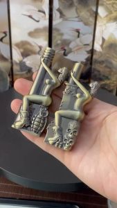 Bật Lửa Gas Khè Kim Loại Hình Cô Gái có 2 Mẫu để chọn