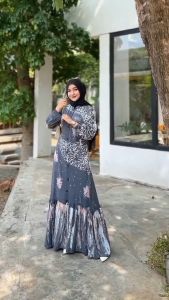 BEST SELLER TERBARU GAMIS TWILL KANCING REMPEL\\n\\n Apa Itu Gamis Twill Kancing Rempel?\\n\\nGamis twill kancing rempel adalah pakaian tradisional yang sangat elegan, cocok untuk acara formal. Bahan twill digunakan karena sifatnya yang nyaman dan tahan lama. Dengan desain yang menawan, gamis ini dapat memenuhi kebutuhan fashion Anda dalam berbagai acara.\\n\\n Kelebihan Bahan Twill Nyaman & Tahan Lama\\n\\nBahan twill memiliki beberapa kelebihan yang menjadikannya pilihan ideal untuk membuat gamis. Pertama, bahan ini sangat nyaman digunakan karena teksturnya yang lembut dan ringan. Kedua, twill tahan lama, sehingga dapat digunakan untuk waktu yang lama tanpa mudah rusak. Terakhir, bahan ini juga mudah dirawat dan tidak mudah kusut, menjadikannya pilihan yang tepat untuk acara formal.\\n\\n Desain Elegan untuk Setiap Acara\\n\\nGamis twill kancing rempel memiliki desain yang menawan dan dapat digunakan untuk berbagai acara formal. Desainnya yang modern dan elegan akan membuat Anda terlihat cantik dan percaya diri dalam setiap kesempatan. Anda dapat memilih dari berbagai model dan warna untuk menyesuaikan dengan gaya dan preferensi Anda.\\n\\n Pilihan Gamis untuk Acara Formal\\n\\nPada bagian ini, kami akan membahas tips memilih gamis yang sesuai dengan bentuk tubuh Anda serta cara mengenakan gamis twill kancing rempel dengan benar.\\n\\n Tips Memilih Gamis yang Sesuai dengan Bentuk Tubuh\\n\\nMemilih gamis yang sesuai dengan bentuk tubuh Anda sangat penting untuk menampilkan penampilan terbaik Anda. Beberapa hal yang perlu dipertimbangkan saat memilih gamis adalah:\\n\\n- Ukuran: Pilih gamis dengan ukuran yang pas agar penampilan Anda terlihat sempurna.\\n- Warna: Pilih warna yang sesuai dengan warna kulit Anda dan membuat Anda merasa nyaman.\\n- Model: Pilih model yang sesuai dengan bentuk tubuh Anda, misalnya model A-line atau fit-and-flare.\\n\\n Cara Mengenakan Gamis Twill Kancing Rempel\\n\\nBerikut adalah beberapa tips mengenakan gamis twill kancing rempel dengan benar:\\n\\n- Pastikan gamis Anda sudah dikancingkan dengan rapi.\\n- Gunakan aksesori yang sesuai, seperti anting atau gelang, untuk menambah kesan elegan.\\n- Pilih sepatu yang sesuai dengan gamis Anda, misalnya sepatu hak tinggi atau flat.\\n\\n Gamis Terbaru & Best Seller\\n\\nDi bagian ini, kami akan membahas rekomendasi model gamis twill kancing rempel terpopuler serta cara merawat gamis tersebut.\\n\\n Rekomendasi Model Terpopuler\\n\\nBeberapa model gamis twill kancing rempel terpopuler saat ini adalah:\\n\\n- Model A-line: Cocok untuk berbagai bentuk tubuh dan membuat penampilan Anda tampak proporsional.\\n- Model fit-and-flare: Menekankan bentuk tubuh Anda dan membuat penampilan Anda tampak elegan.\\n- Model long dress: Cocok untuk acara formal dan membuat penampilan Anda tampak anggun.\\n\\n Perawatan & Perawatan Gamis Twill Kancing Rempel\\n\\nUntuk menjaga gamis twill kancing rempel Anda tetap awet dan terlihat baru, ikuti tips perawatan berikut:\\n\\n- Cuci gamis Anda sesuai dengan instruksi pada label pakaian.\\n- Jemur gamis Anda di tempat teduh dan hindari sinar matahari langsung.\\n- Setrika gamis Anda dengan suhu rendah agar tidak merusak bahan.\\n\\nDengan memilih gamis twill kancing rempel yang tepat dan merawatnya dengan baik, Anda dapat menampilkan penampilan terbaik Anda dalam setiap kesempatan formal. Selamat mencoba!\n}