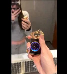 Hột quẹt Bật lửa ĐỒNG HỒ 2IN1 MẠ VÀNG - ĐÈN LED sang trọng độc lạ