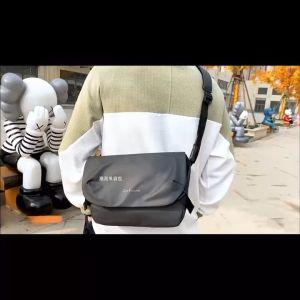 กระเป๋าสะพายข้างผู้ชาย กันน้ำได้ ใส่ของได้เยอะ ใส่ที่กระเป๋าเดินทางได้