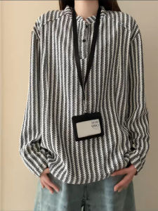 เสื้อสเวตเตอร์คอกลมแขนยาวทรงหลวมสไตล์อเมริกันสำหรับผู้ชาย ลายกระดูกปลา ลายทาง สีดำ-ขาว แฟชั่นฤดูใบไม้ผลิและฤดูใบไม้ร่วง