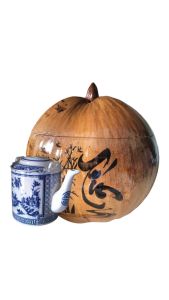 Bộ bình ủ trà trái dừa khắc chữ Tín / Bình trà 04 - 09 lít / Giữ ấm từ 3 - 6 giờ / Sản phẩm sản xuất thủ công tại Bến Tre