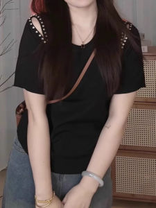 เสื้อยืดแขนสั้นเปิดไหล่หลวมๆ สำหรับผู้หญิงไซส์ใหญ่ในช่วงฤดูร้อน เสื้อผ้าทำงานสไตล์เกาหลี ปกติ แขนสั้น ปกติ