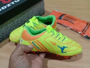Sepatu Bola Anak Laki Laki Usia 2 - 5 Tahun PAUD TK SD SMP 1 2 3 4 5 6 7 8 9 0 Tahun - KIDZTUBS1825111423 - Sepatu Football Kids Sintetis Combinasi (BONUS KAOS KAKI) - Ukuran 26-43