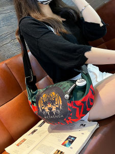 ทันสมัย กระเป๋าคาดหน้าอกมอเตอร์ไซค์ 2024 ใหม่ อินเทรนด์ ยี่ห้อ ผู้หญิง กระเป๋าผ้าแคนวาสกระเป๋ากีฬา Crescent ลำลอง ผู้หญิง กระเป๋า