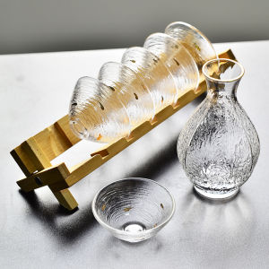 Japanese Style Glass Sake Pot Set with White Wine Heating One Oz Baijiu Cup Hammer Patterned Umbrella Lid Traditional Design