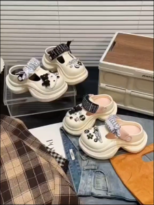 UoMeAi Sandal Kodok Dewasa Wanita Kekinian Tinggi 6.5CM Motif Terbaru Sandal Karet Wanita Sandal Lucu