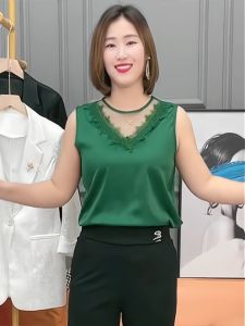 เสื้อกั๊กผ้าซาตินแขนกุดสไตล์ใหม่ฤดูร้อน 2025 เสื้อชั้นในลูกไม้สำหรับคุณแม่ผู้สูงอายุ เสื้อคลุมกันหนาวแบบสวมหัว