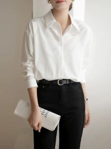 เสื้อเชิ้ตแขนยาวสีขาวหรูหราสำหรับผู้หญิง ทรงหลวม ใส่ไปทำงาน ใส่ไปสอบ ใส่ลำลอง ฤดูใบไม้ผลิ 2025 เสื้อเชิ้ตผู้หญิง