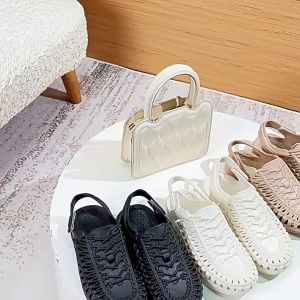 โรมแฟชั่นผู้หญิงลําลองรองเท้าชายหาดฤดูร้อนรองเท้าแตะระบายอากาศกันลื่น