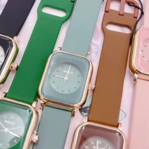 นาฬิกาข้อมือผู้หญิง สายยาง สวมใส่สบายสายนิ่ม แฟชั่นน่ารักๆ พร้อมส่ง