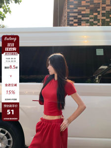 เสื้อยืดแขนสั้นทรงสลิมฟิตสำหรับผู้หญิง Cchun Pure 2025 ทรงใหม่ฤดูร้อน ทรงเข้ารูป เสื้อเชิ้ตแขนสั้นคอตกลงมา สไตล์เกาหลี