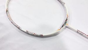 Raket Badminton Hundred AeroFlash X: Pilihan Terbaik untuk Pemula & Profesional