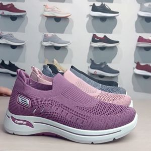 ใหม่ 2023 รองเท้าผู้ชาย รองเท้าลำลอง รองเท้าแฟชั่น สวมใส่ง่าย สบาย ระบายอากาศได้ดี พร้อมส่ง (ไทย)