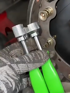 YONUO อุปกรณ์ปรับสปริงเบรกป้องกันการเสียรูปทนทานเครื่องมือถอดชิ้นส่วนสแตนเลสหมุนได้360 ° สำหรับการซ่อมบ้านและรถยนต์